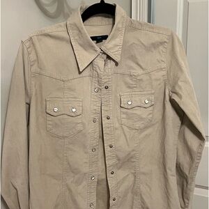 Comfortable snap down vintage gap shirt. Corduroy.